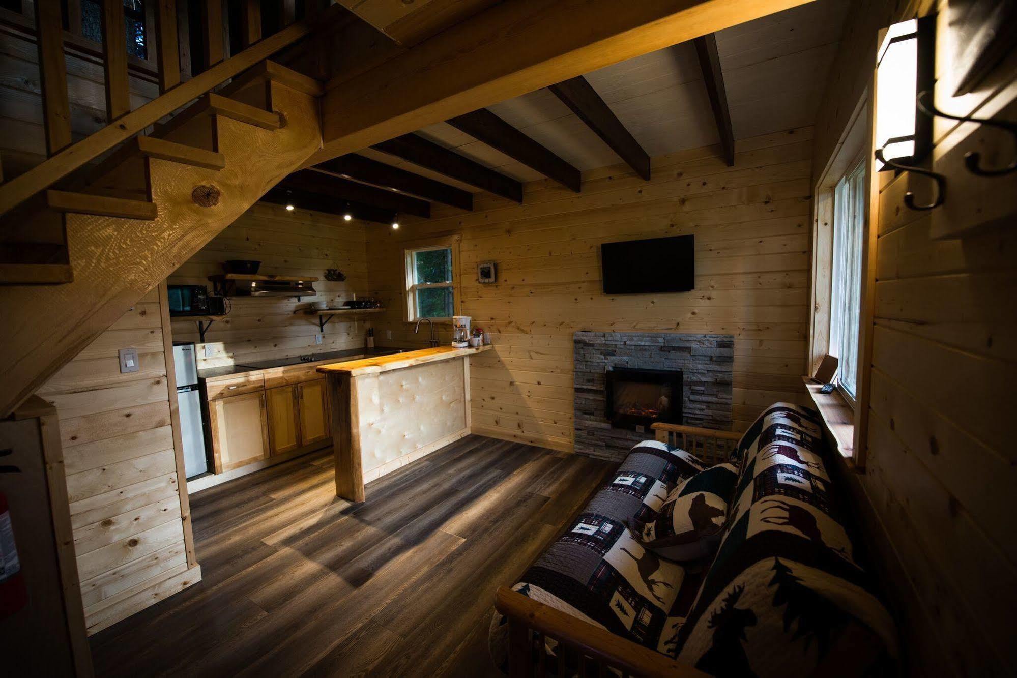 Hidden Acres Farm And Treehouse Resort テラス エクステリア 写真